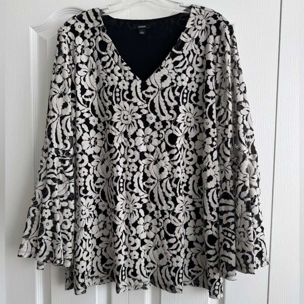Alfani Black and Ivory Floral Lace V-Neck Tunic Top Size L